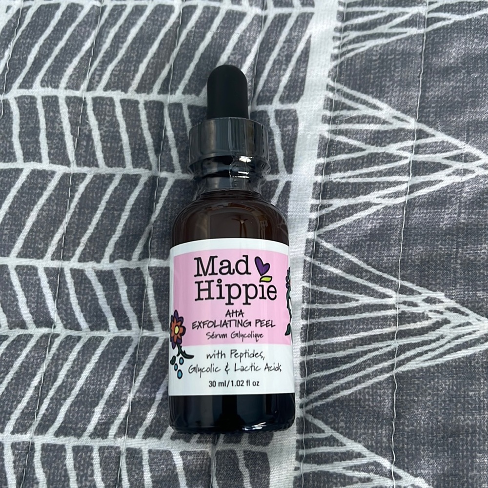 Mad Hippie AHA exfoliating peel! Never opened 😊